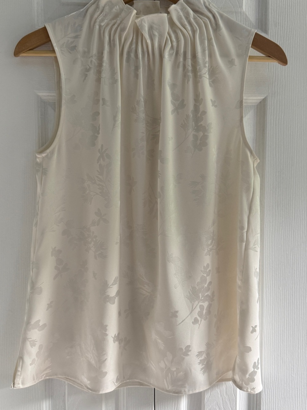 Ann Taylor Factory Sleeveless Cream Floral-Print High-Neck Blouse